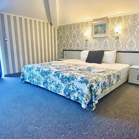 бутиков хотел роял Хотел